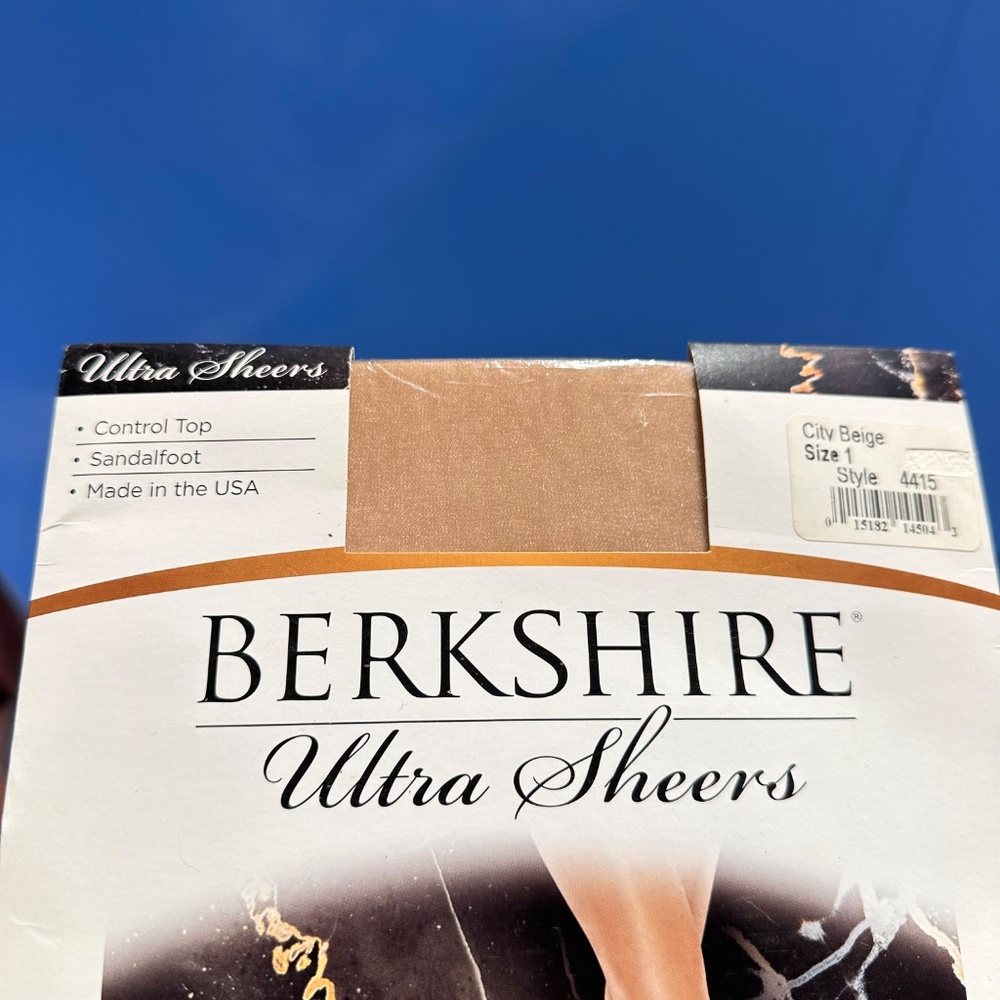 Berkshire Ultra Sheers Control Top Pantyhose City Beige Style 4415 USA SZ 1